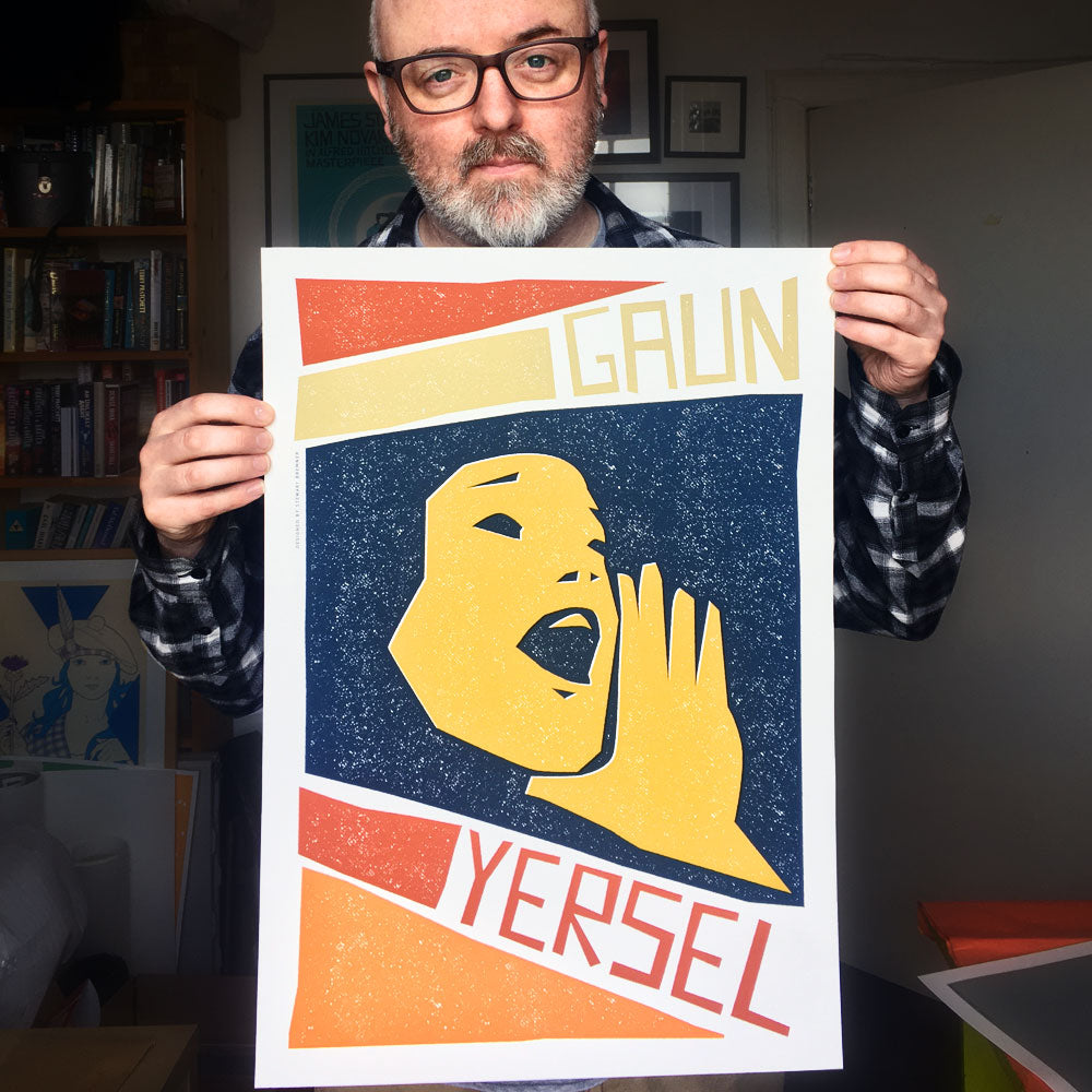 Gaun yersel poster held by artist Stewart Bremner